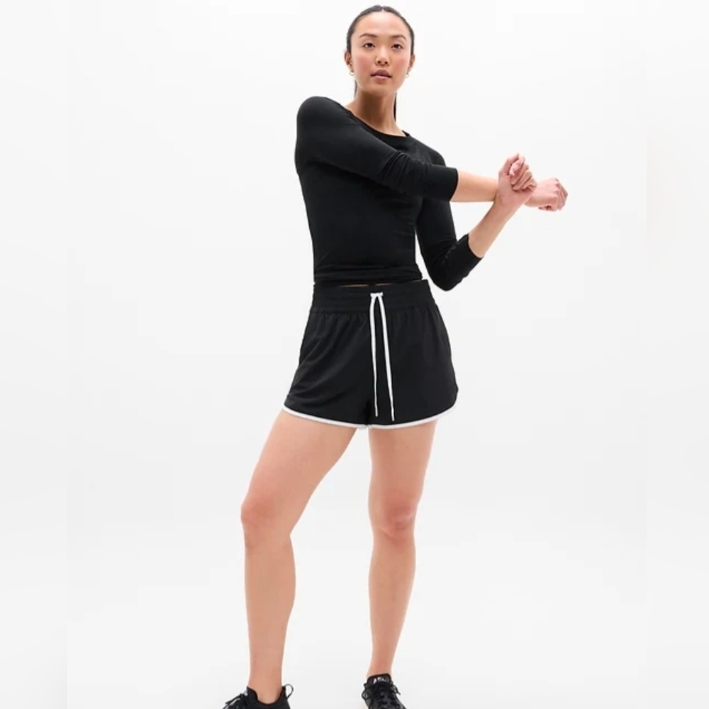 Athleta momentum top Black Medium Activewear Gym Athleisure